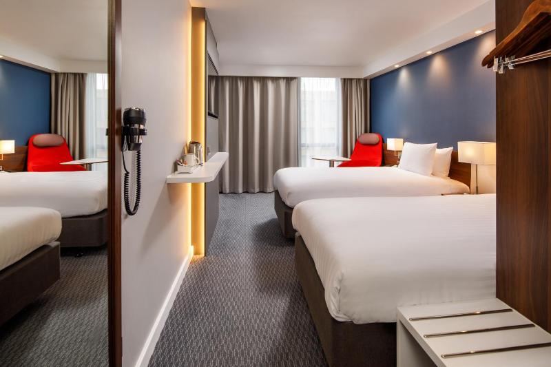 Standard Twin Room with Free Hot Breakfast image 1