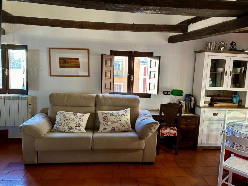 One-Bedroom Apartment image 2