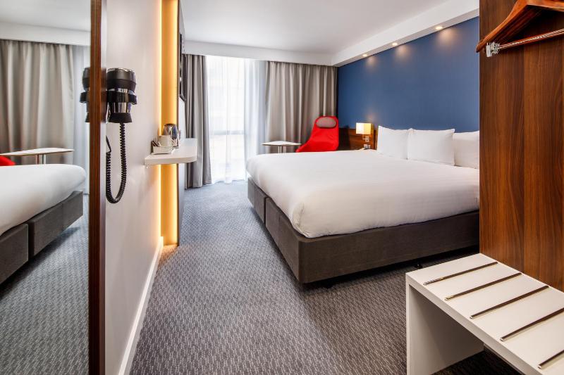 Standard Double Room with Free Hot Breakfast image 3