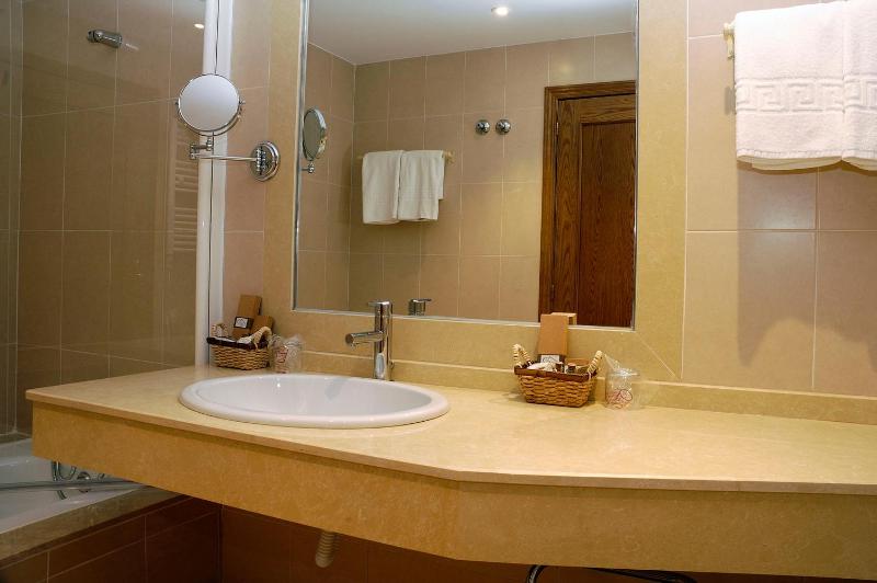 Twin Room with View image 3