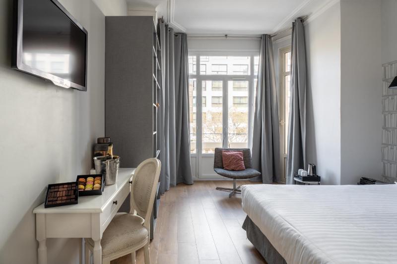 Standard Double Room image 4