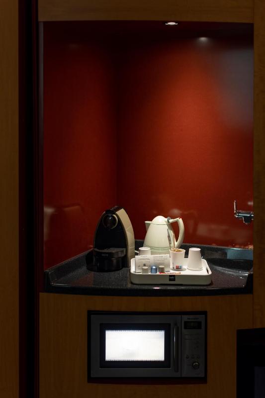 Superior Suite with One Double Bed and One Single Bed image 4