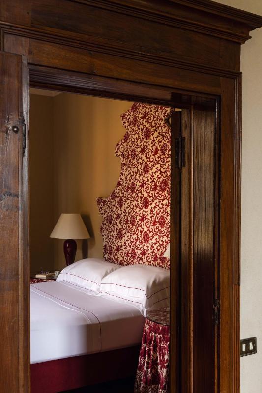 Deluxe Room image 2