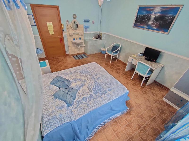 Double or Twin Room with External Bathroom image 2