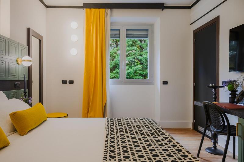 Double Room image 1