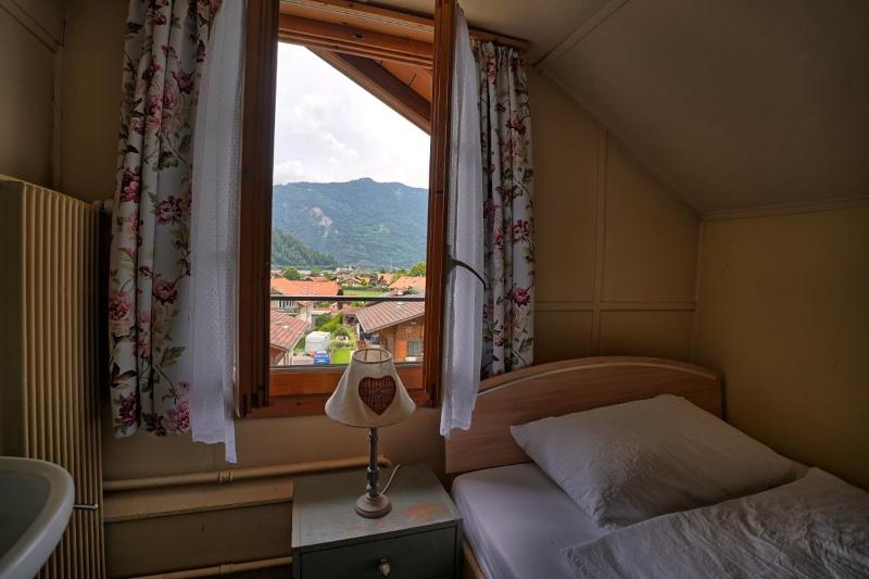 Single Room with Shared Bathroom image 4