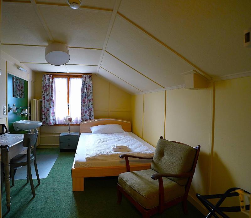 Single Room with Shared Bathroom image 1