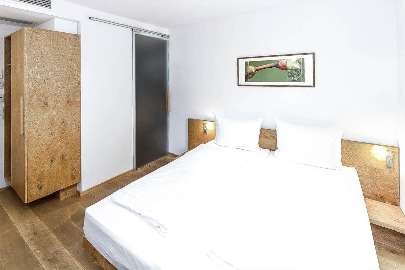 Double Room with Garden View image 3