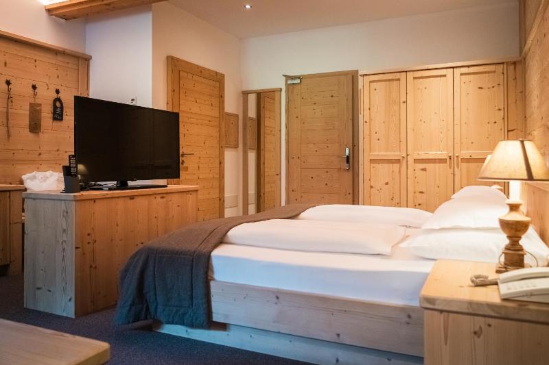 Double Room image 3