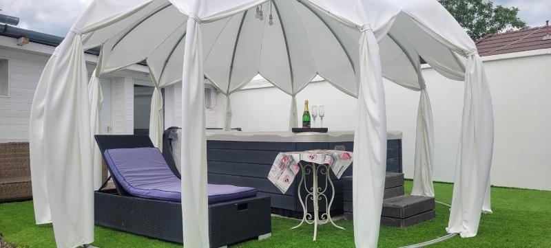 Deluxe Double Room with Shower image 4