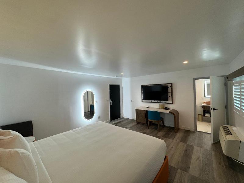 Hotel Rudra - Hollywood - image 16