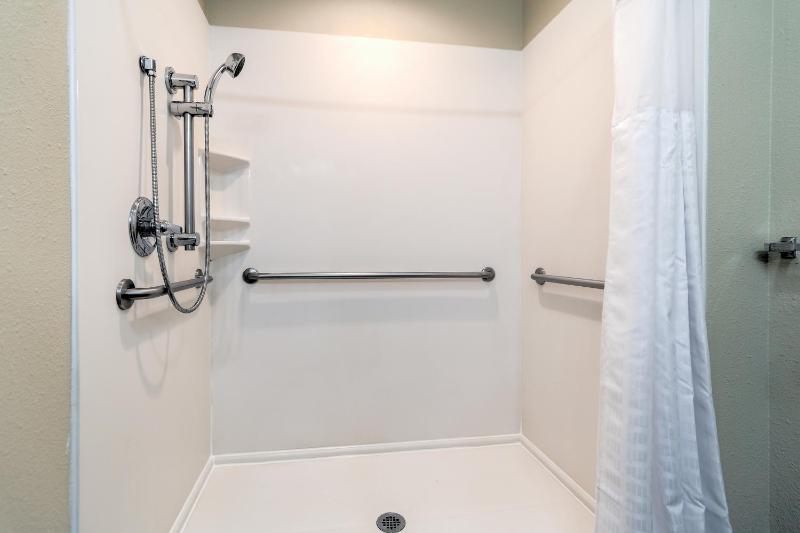 King Room - Accessible/Non-Smoking image 2