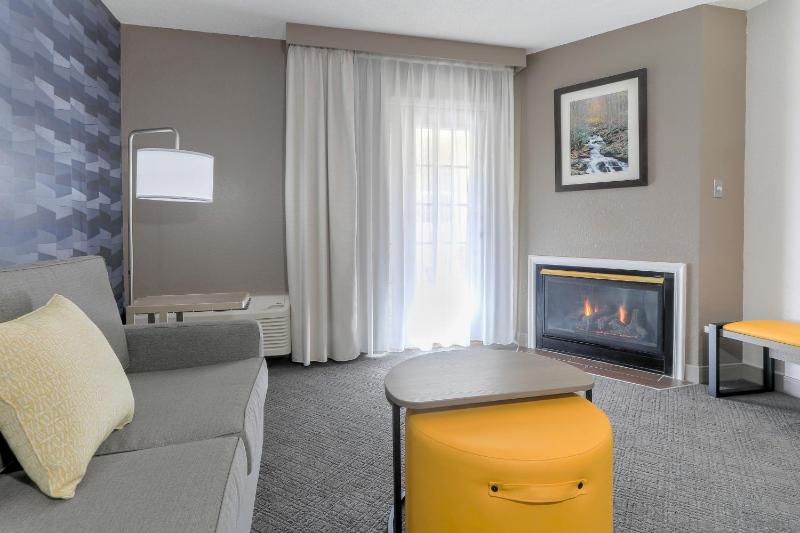 King Room with Sofa - Non Smoking image 3