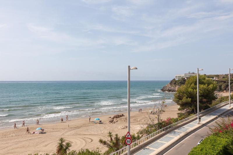 ApartUP Acapulco Beachfront Views - image 26