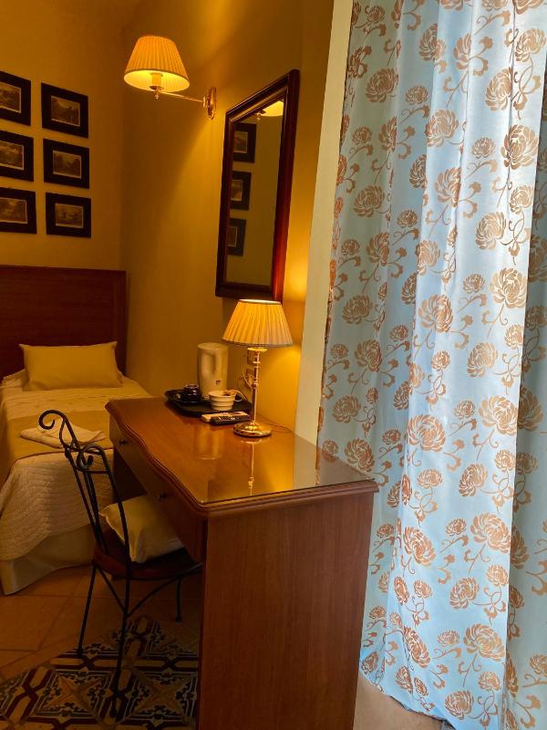 Single Room image 1
