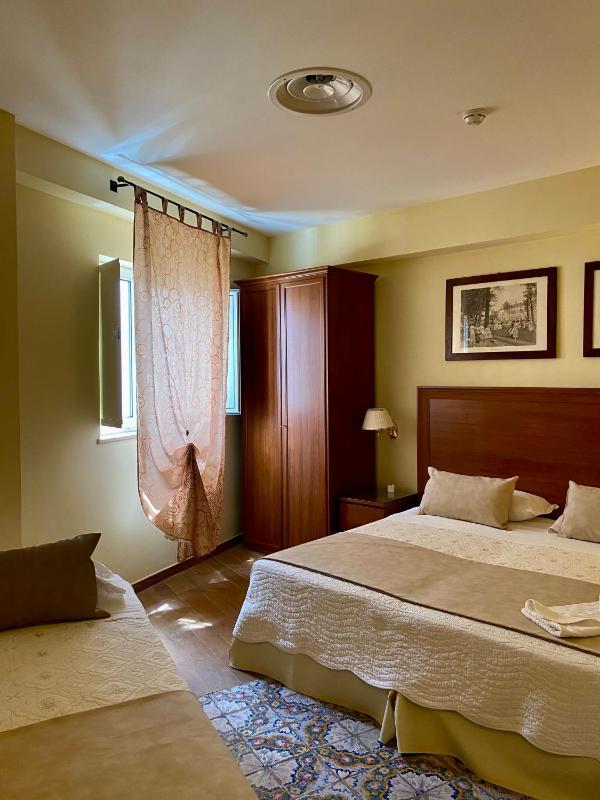 Double or Twin Room image 3