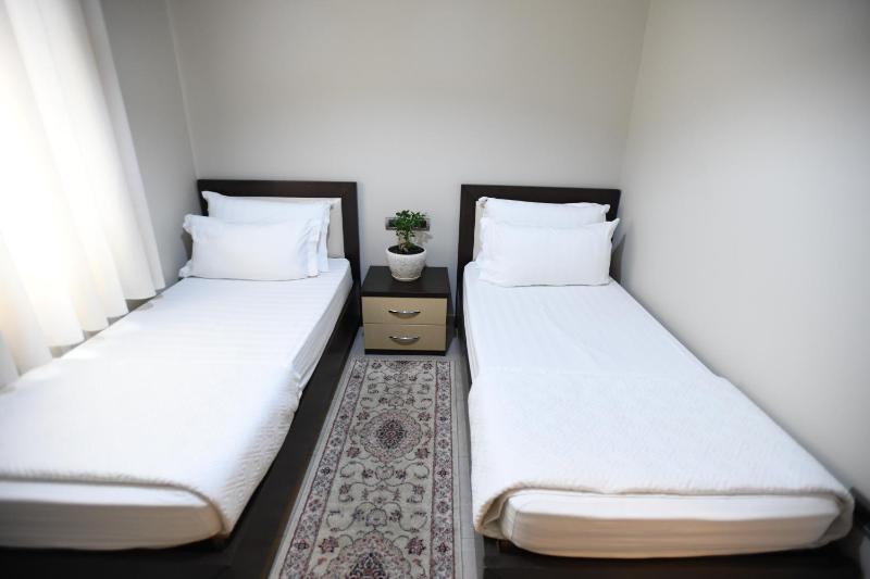 Twin Room image 2