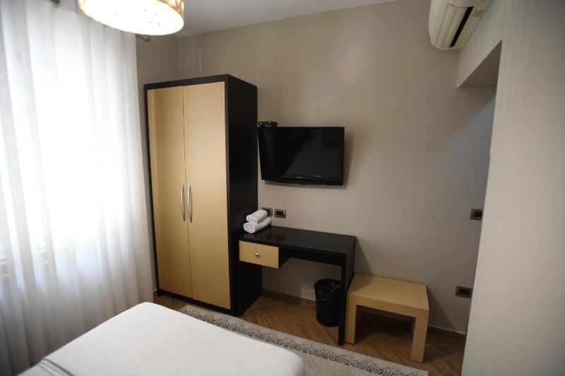 Single Room image 3