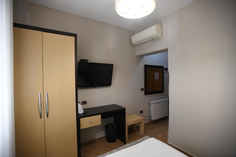 Single Room image 4