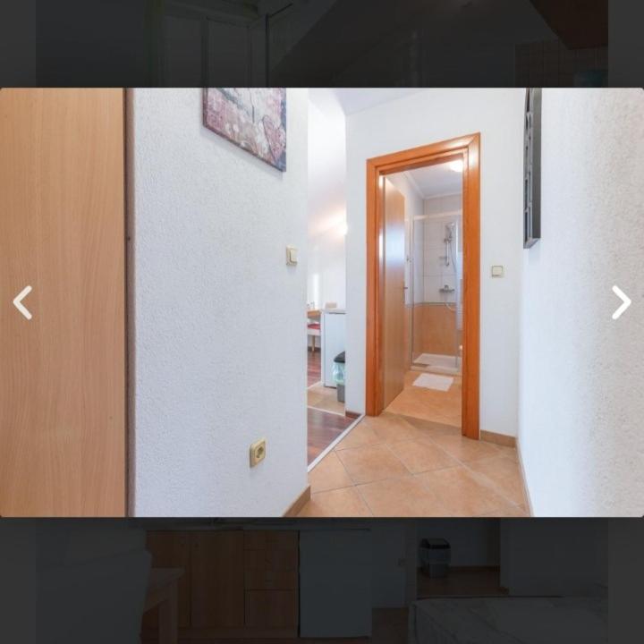 Studio with Balcony image 3