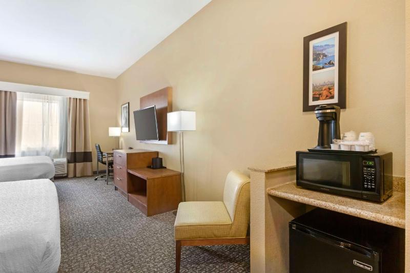 King Room with Two King Beds image 3