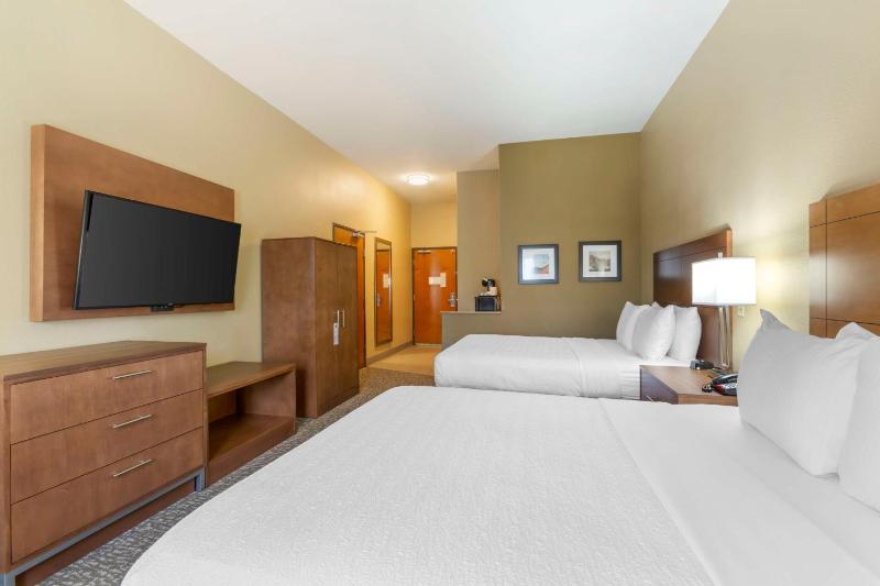 Queen Room with Two Queen Beds - Disability Access image 1