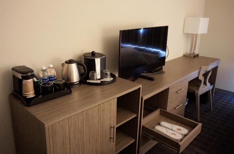 Two-Bedroom Suite with King and Two Double Beds image 2