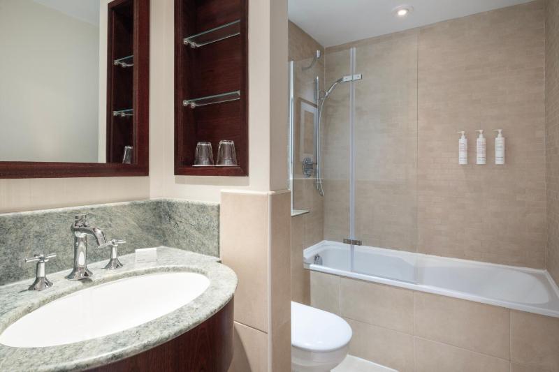One-Bedroom King Suite with Sofa Bed image 3