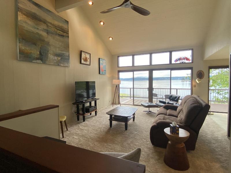 Three-Bedroom House image 1