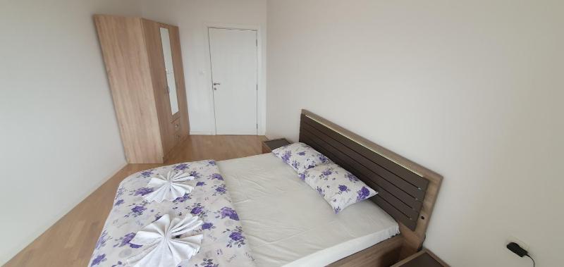 One-Bedroom Apartment with Sea View image 3