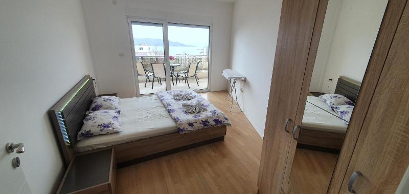 One-Bedroom Apartment with Sea View image 2