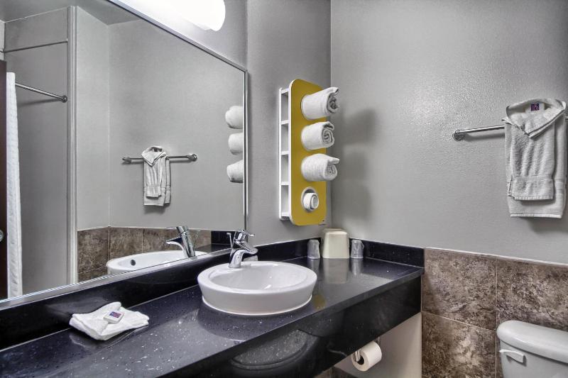 Quadruple Room - Disability Access - Non-Smoking image 2
