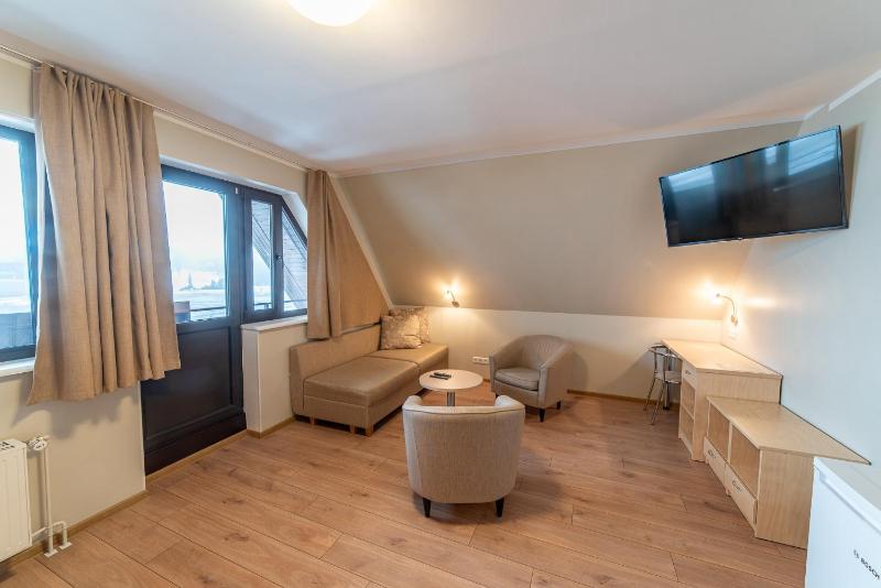 Family Room image 3