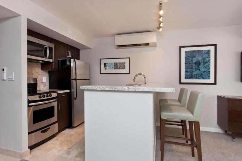Luxury Junior Suite with Pool View and Kitchen image 4