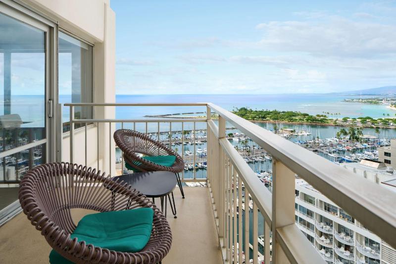 Luxury Two-Bedroom with Ocean View and Kitchen image 3