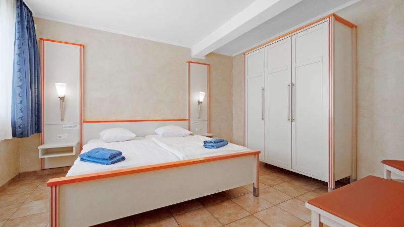 Three-Bedroom Apartment with Terrace (6 Adults) image 1