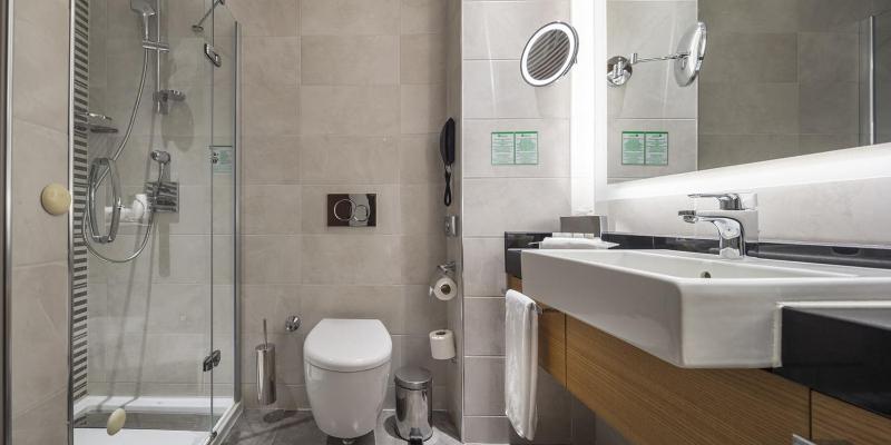 Queen Room - Non-Smoking image 4