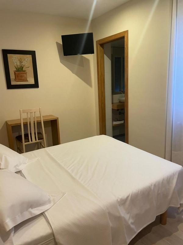 Double Room image 4