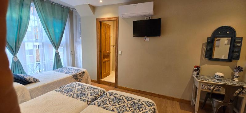 Triple Room image 2