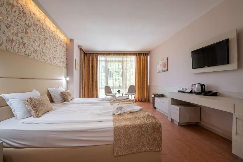 Twin Room with Garden View and Balcony image 3