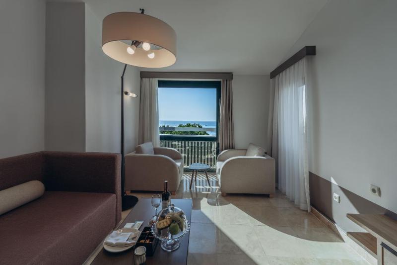 Suite with Sea View image 3