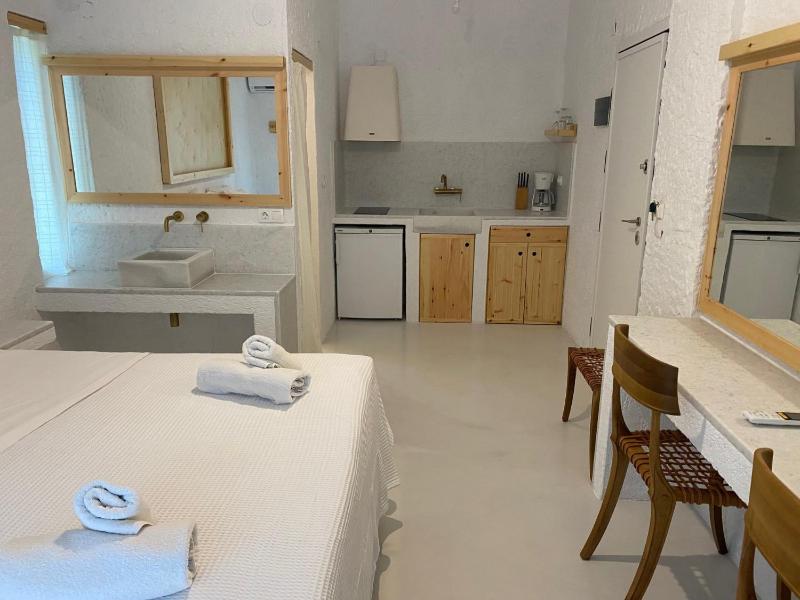 Manolis' House - image 14