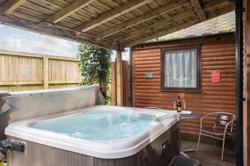 Junior Suite with Hot Tub image 4