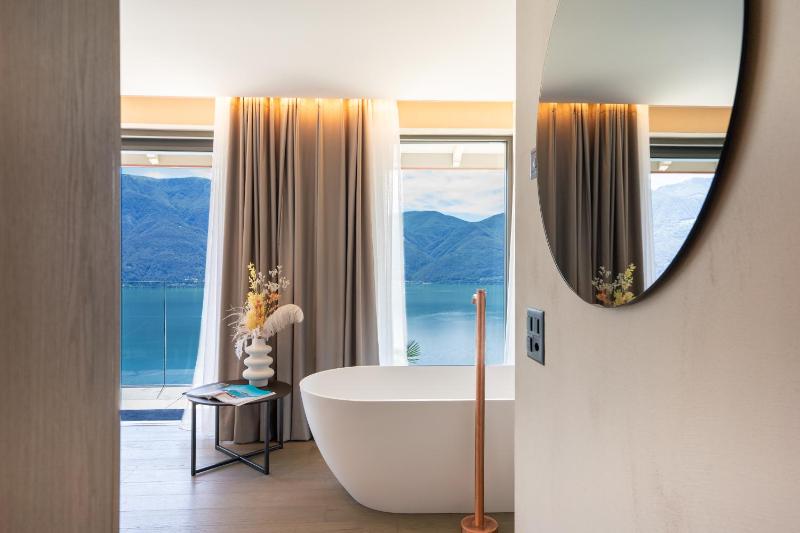 Suite with Lake View image 2