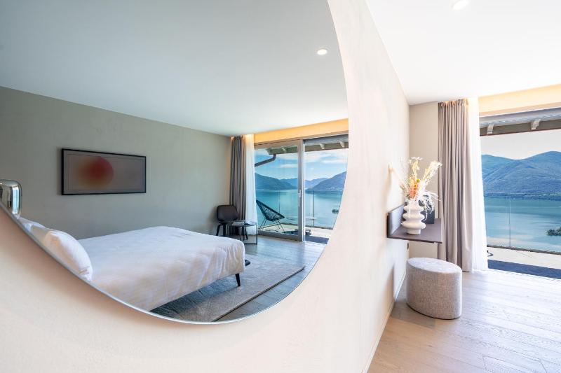 Suite with Lake View image 4