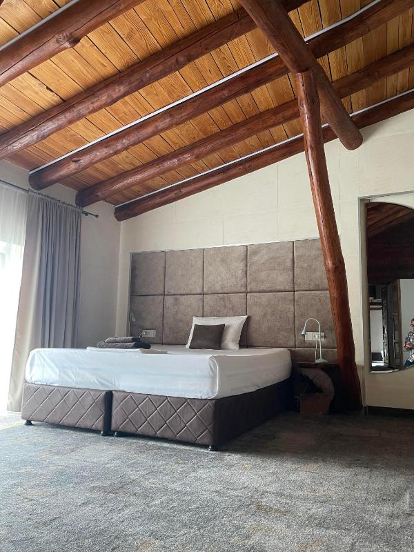 Deluxe Quadruple Room image 1