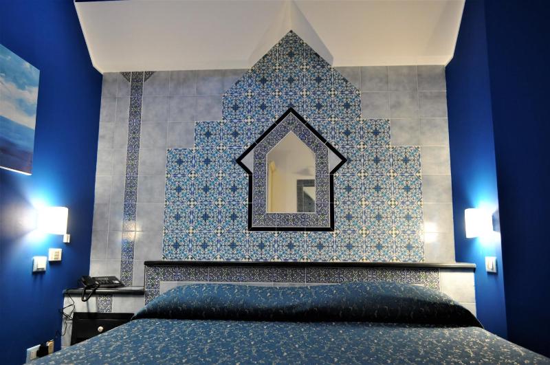 Economy Triple Room image 3