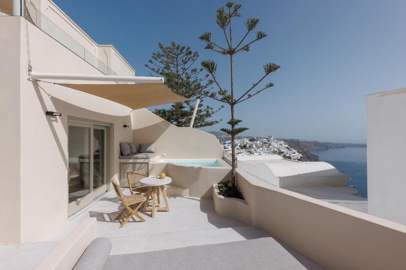 1 Bedroom apartment with partial sea view and Hot Tub image 1