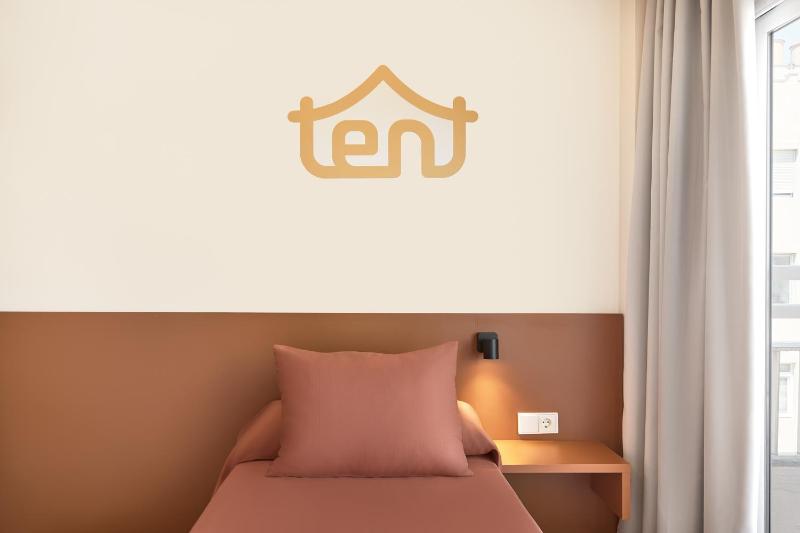 Single Room - Bed & Unlimited Brunch image 4