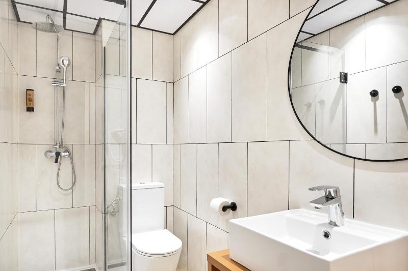 Double Room with Side Sea View  (2 Adults) - Bed & Unlimited Brunch  image 2